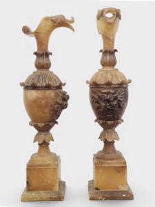 Pair of sculpted alabaster decorative vases – Late 19th / early 20th century